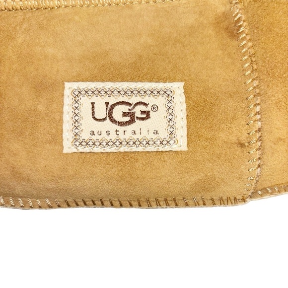 UGG wristlet - Picture 2 of 4